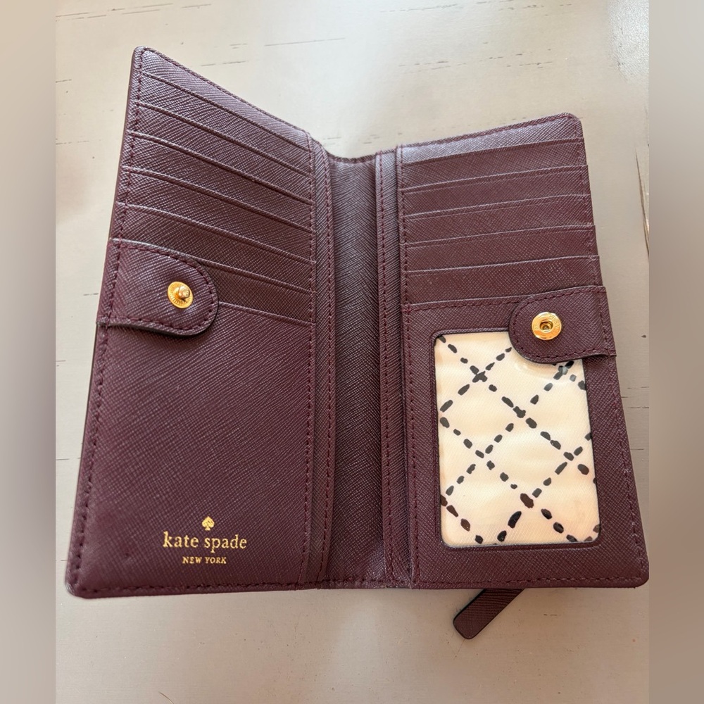 ♠️ KATE SPADE Plum Burgundy Veronica
Slim Bifold Wallet
